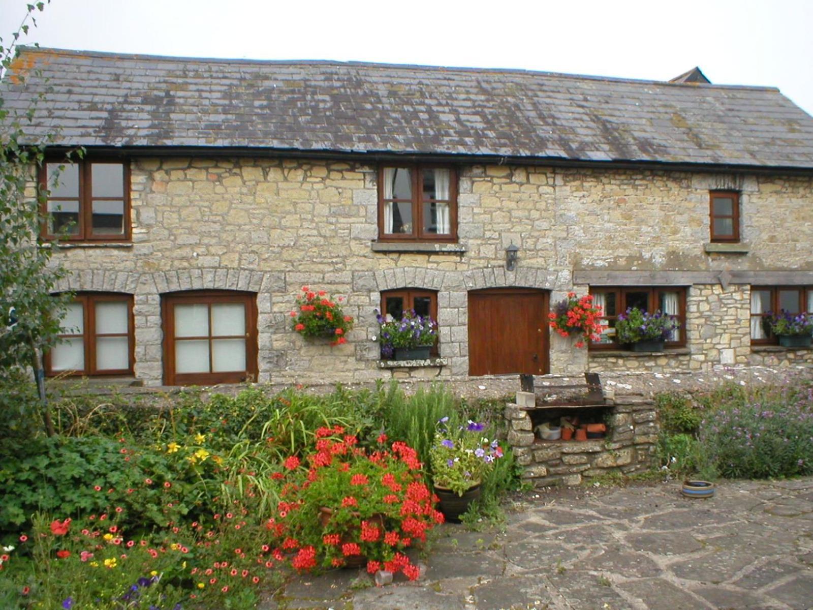 The Old Barn Bed & Breakfast Barry Exterior photo